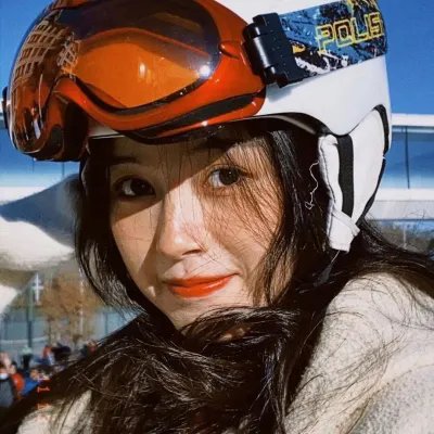 他从火光中走来